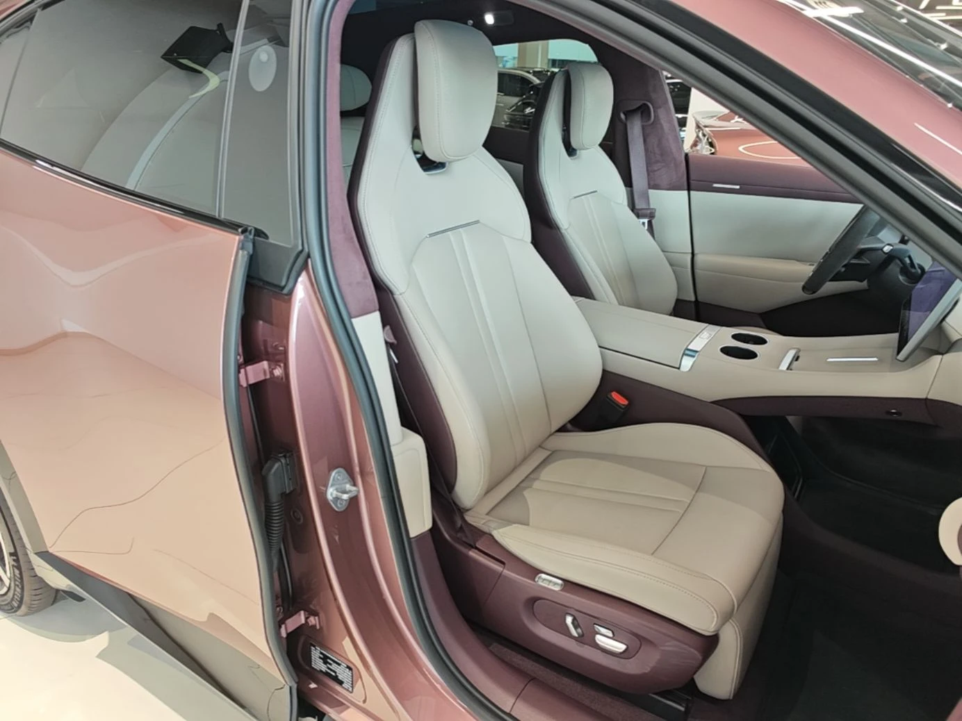 Xiaomi YU7 XIAOMI YU7 MAX AWD 101.7kWh | Mobile.bg � ����������� 14