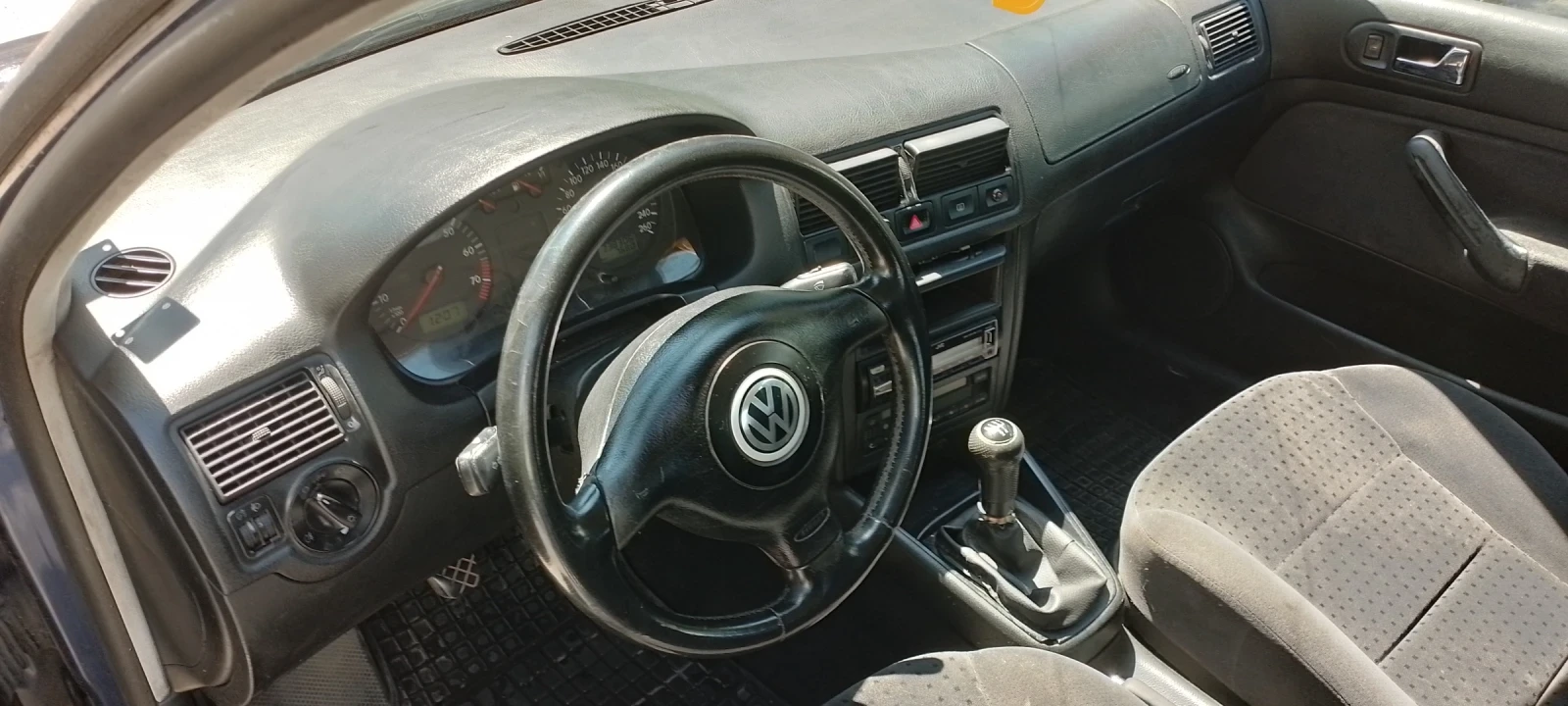 VW Golf Бензин -Газ, снимка 6 - Автомобили и джипове - 54900681