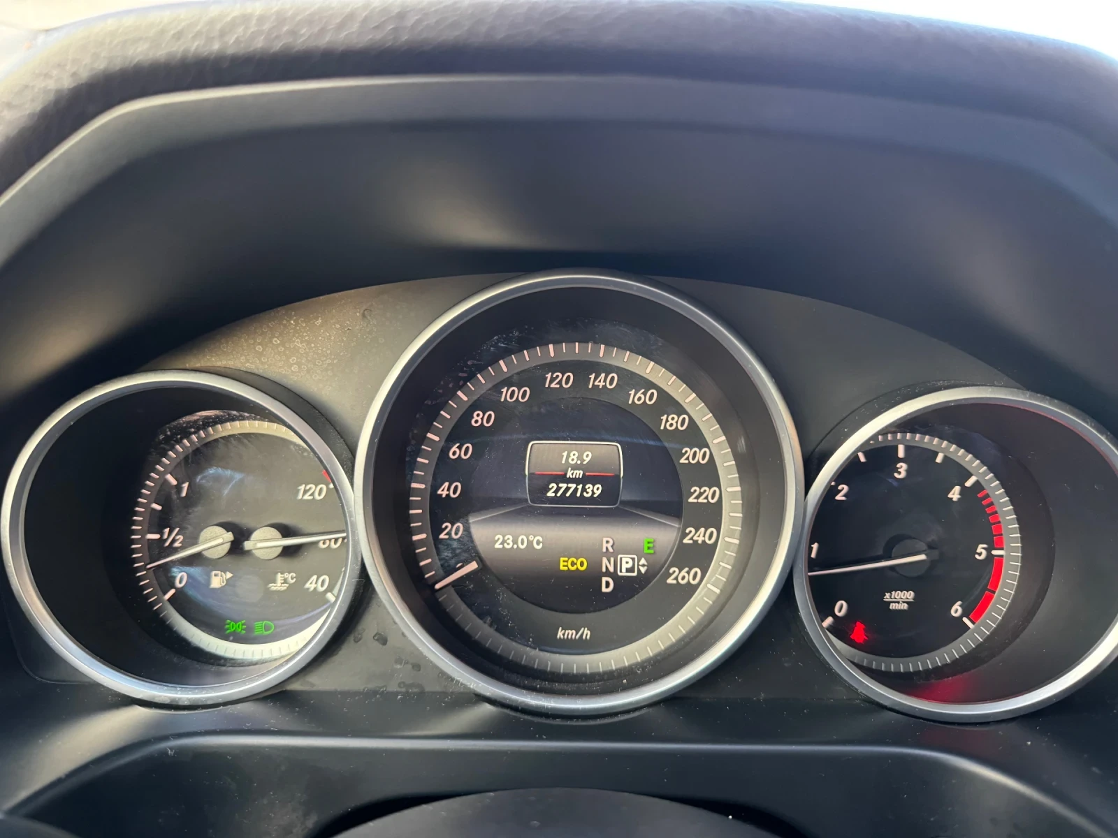 Mercedes-Benz E 220 CDI/4MATIC/DISTRONIC/FULL LED, снимка 15 - Автомобили и джипове - 54993693