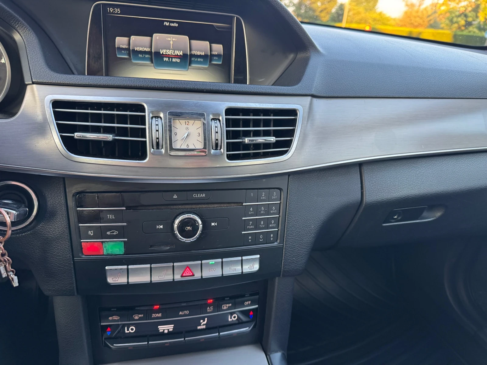 Mercedes-Benz E 220 CDI/4MATIC/DISTRONIC/FULL LED, снимка 7 - Автомобили и джипове - 54993693