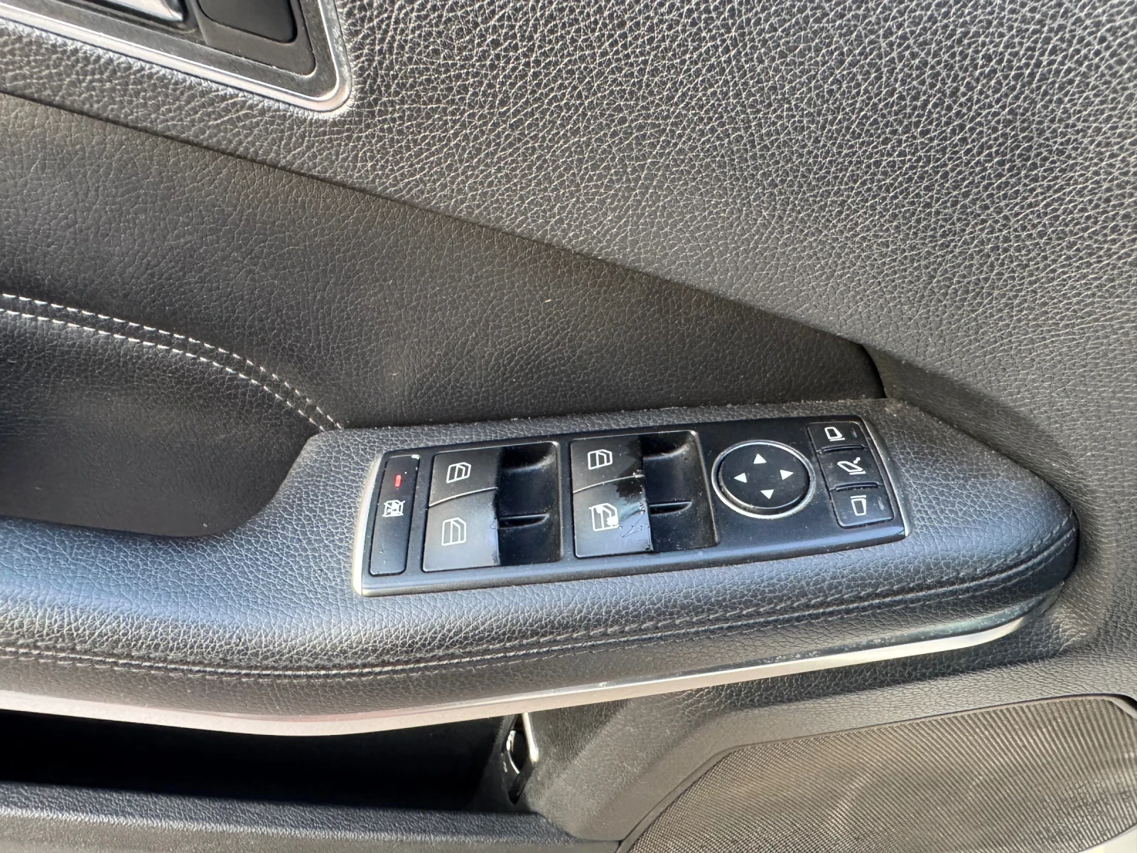 Mercedes-Benz E 220 CDI/4MATIC/DISTRONIC/FULL LED, снимка 13 - Автомобили и джипове - 54993693