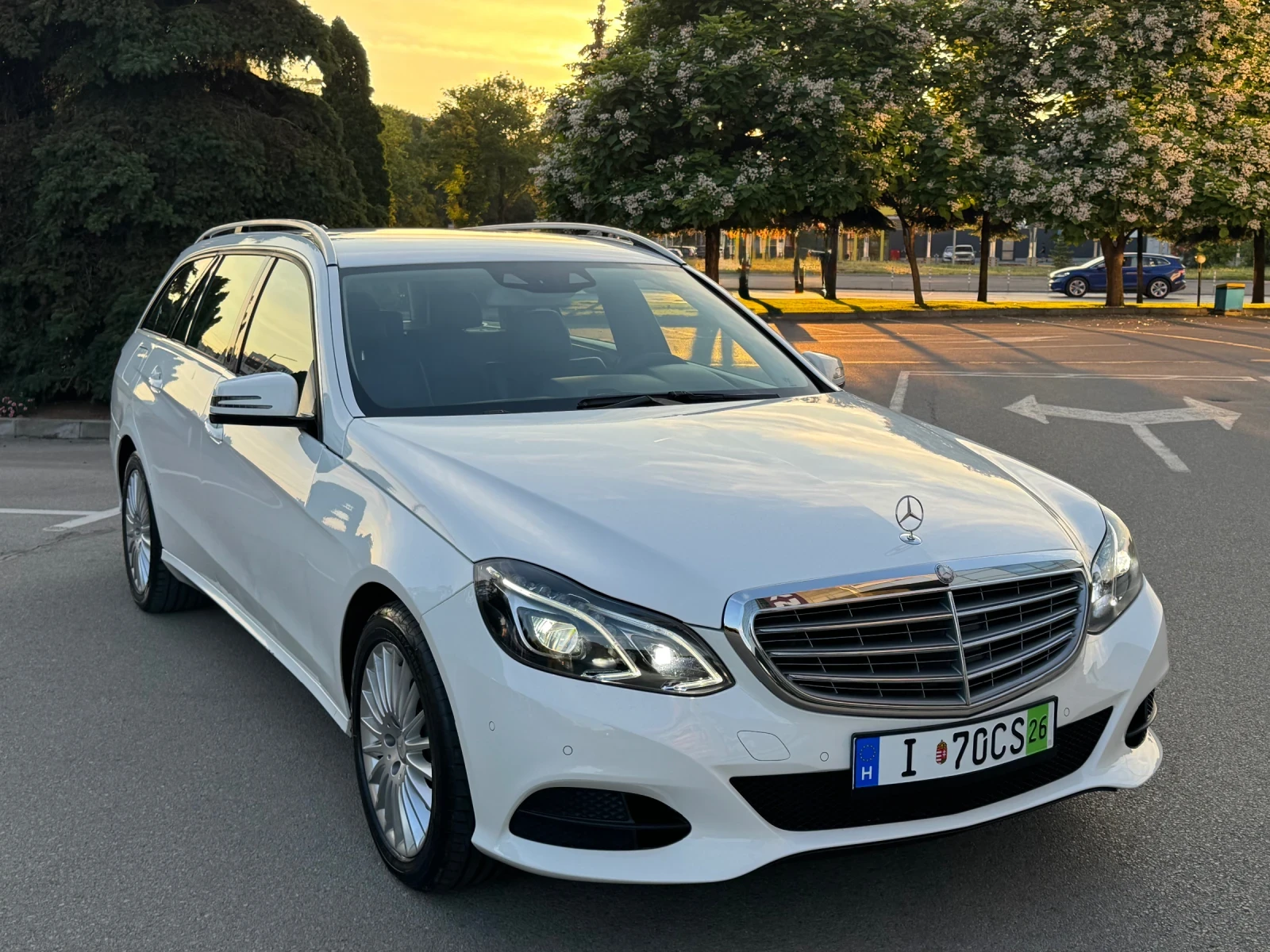 Mercedes-Benz E 220 CDI/4MATIC/DISTRONIC/FULL LED, снимка 3 - Автомобили и джипове - 54993693