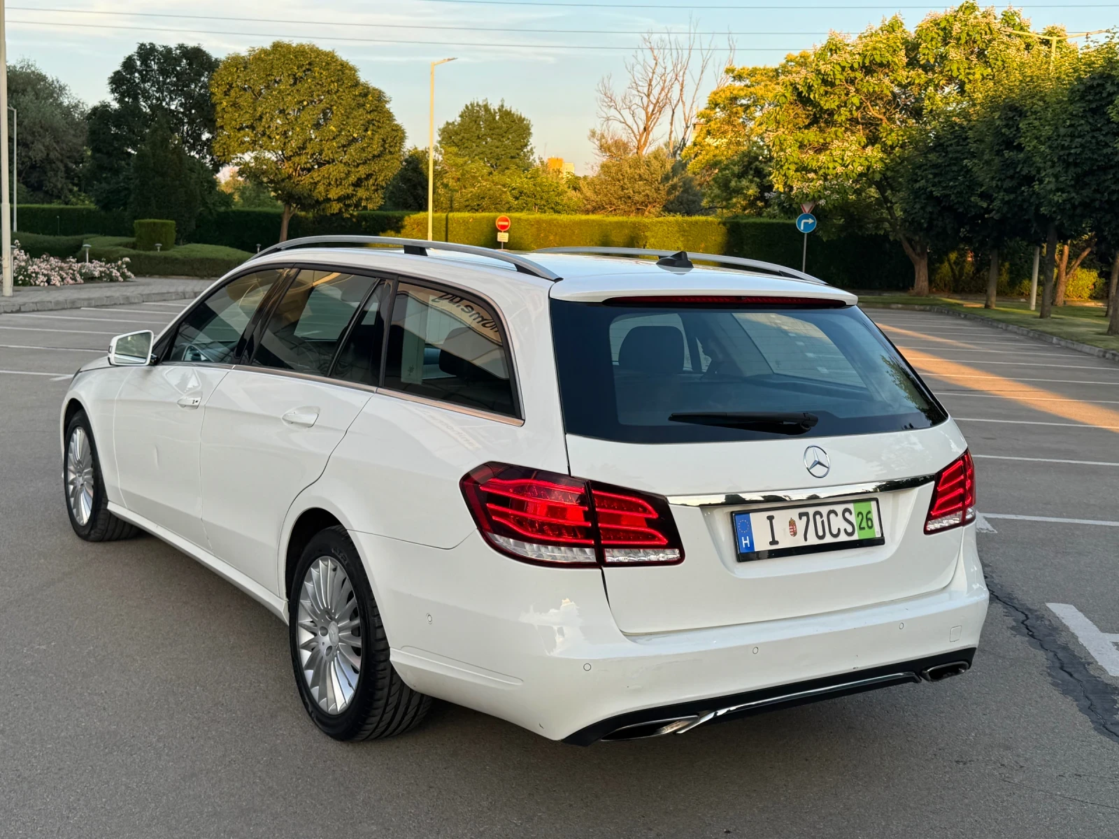 Mercedes-Benz E 220 CDI/4MATIC/DISTRONIC/FULL LED, снимка 2 - Автомобили и джипове - 54993693