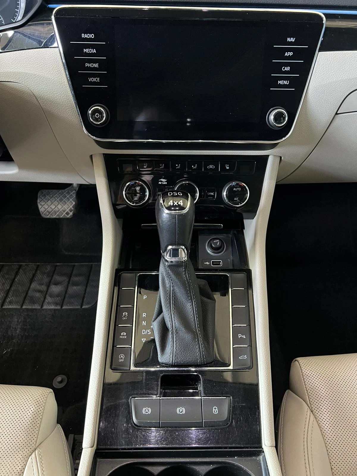 Skoda Superb, снимка 8 - Автомобили и джипове - 55893974