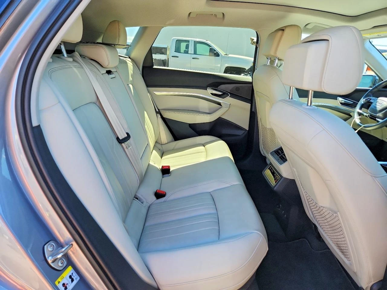 Audi E-Tron Premium, снимка 11 - Автомобили и джипове - 56314688