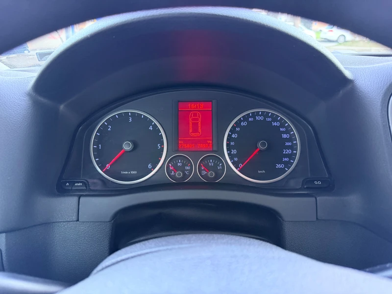 VW Tiguan, снимка 13 - Автомобили и джипове - 52805177