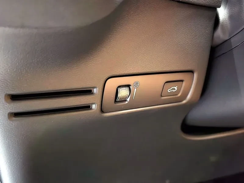 Volvo XC40 B4 INSCRIPTION, снимка 16 - Автомобили и джипове - 55562562