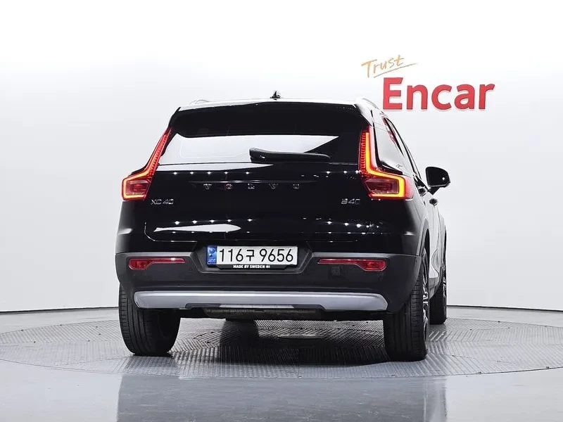 Volvo XC40 B4 INSCRIPTION, снимка 4 - Автомобили и джипове - 55562562