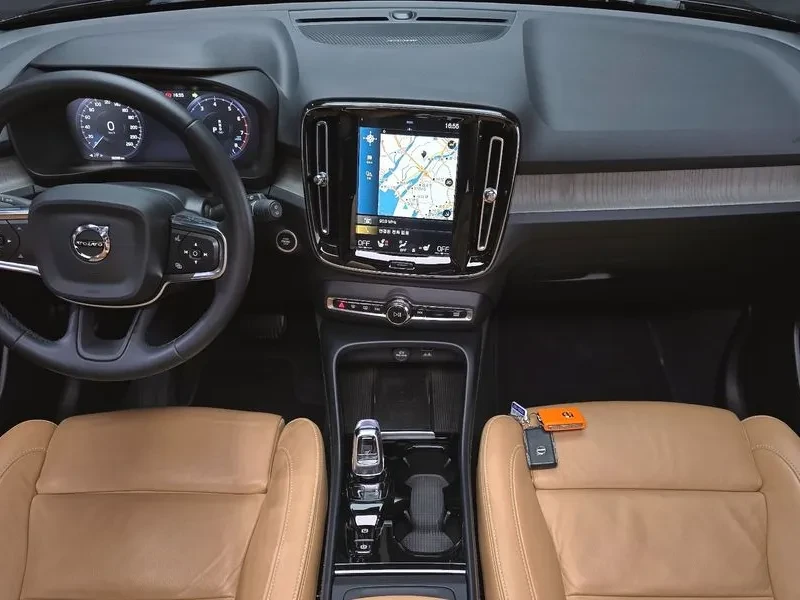 Volvo XC40 B4 INSCRIPTION, снимка 7 - Автомобили и джипове - 55562562