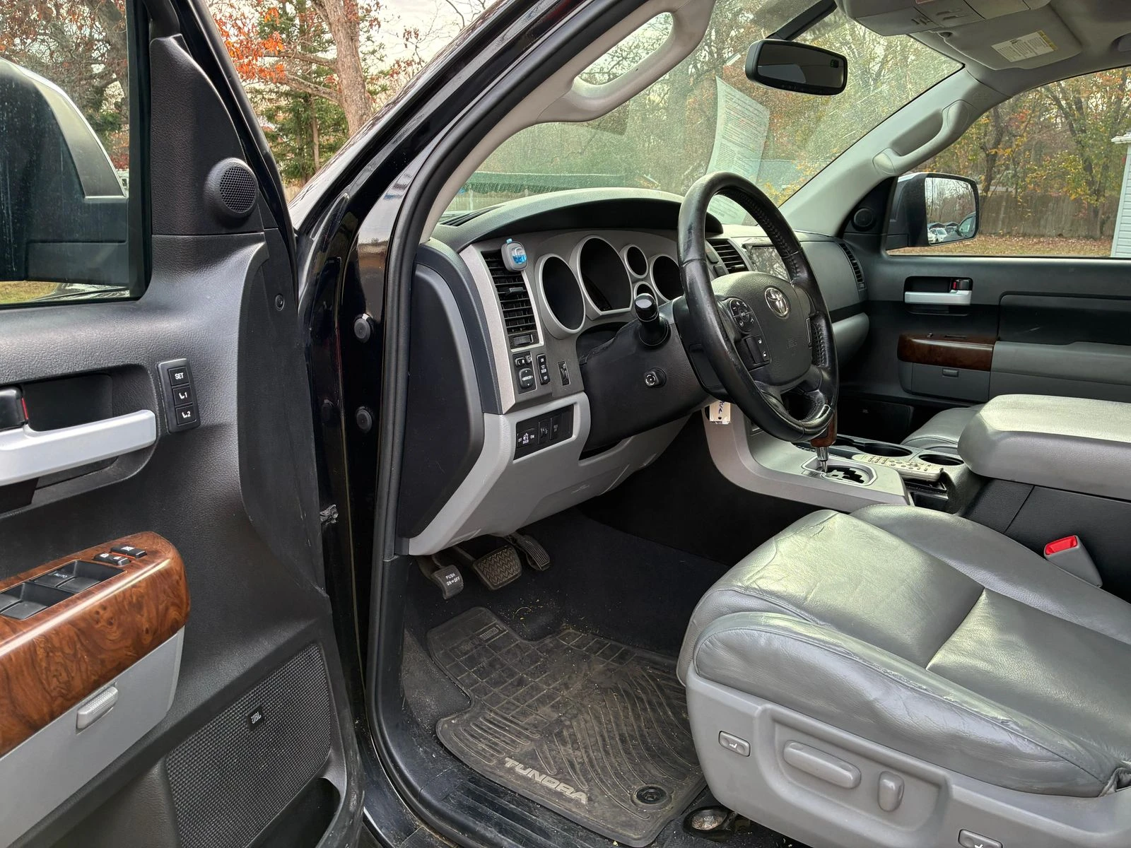 Toyota Tundra  - изображение 7