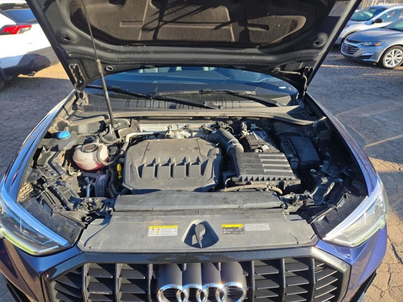 Audi Q3 Technik* S-line* Distronic* CarPlay* Keyless* Пано, снимка 15 - Автомобили и джипове - 53947807