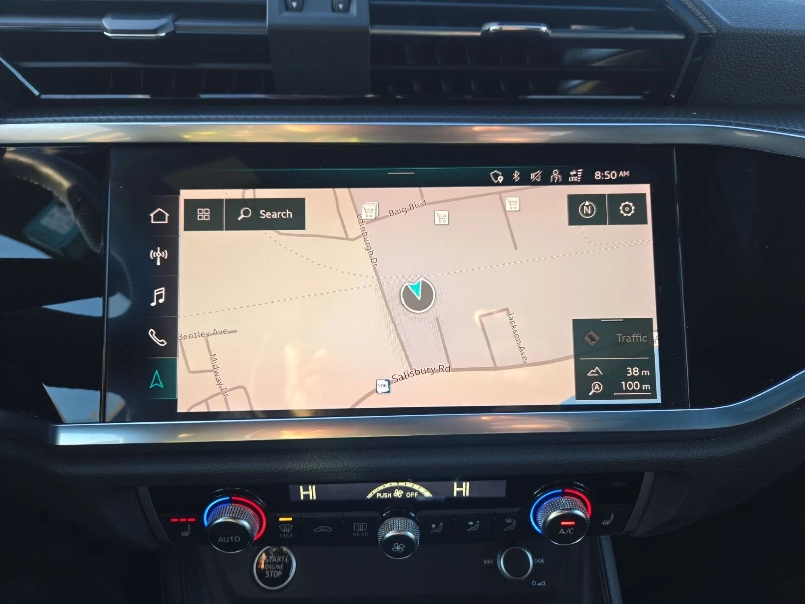 Audi Q3 Technik* S-line* Distronic* CarPlay* Keyless* Пано, снимка 9 - Автомобили и джипове - 53947807