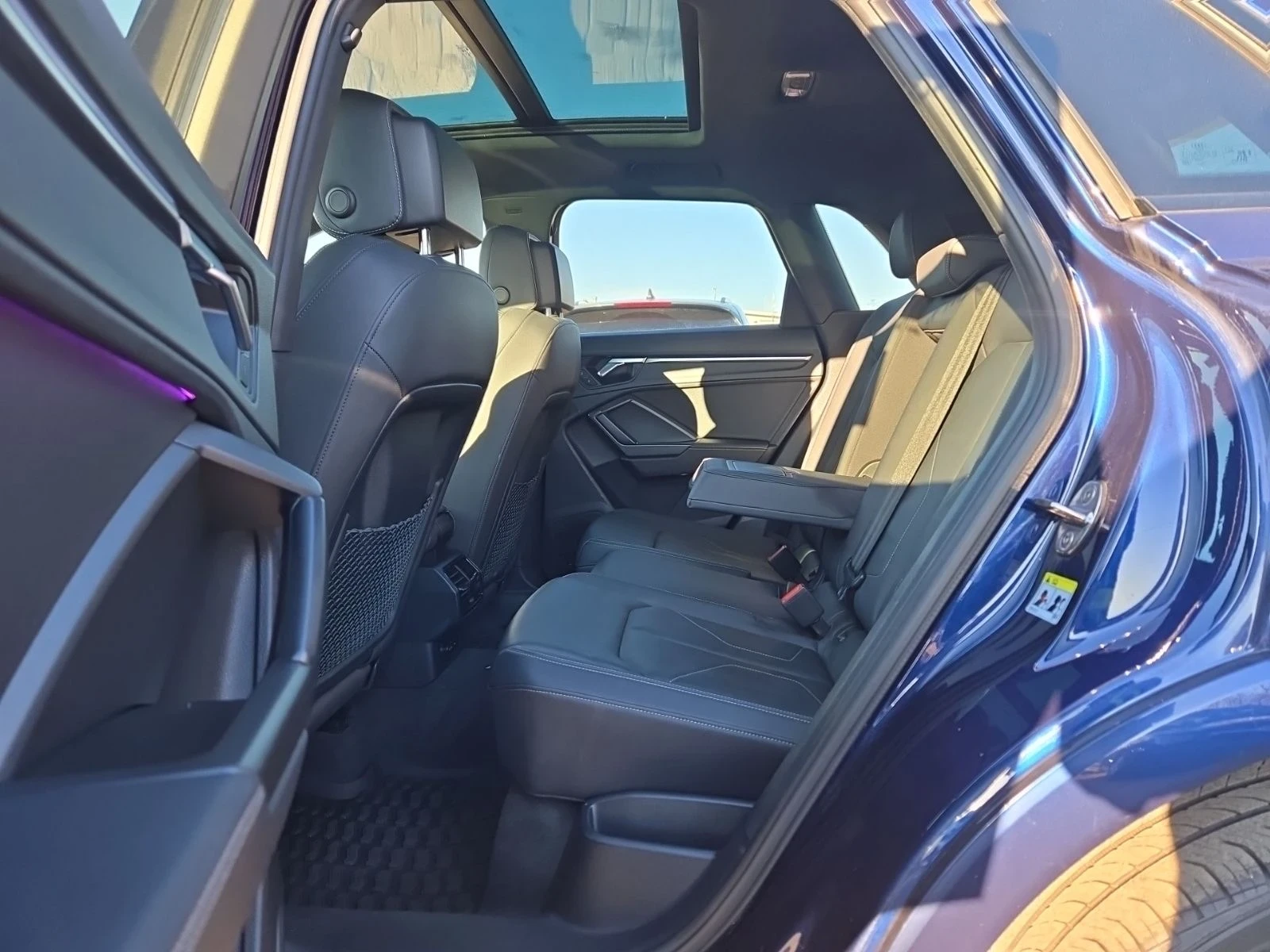 Audi Q3 Technik* S-line* Distronic* CarPlay* Keyless* Пано, снимка 12 - Автомобили и джипове - 53947807