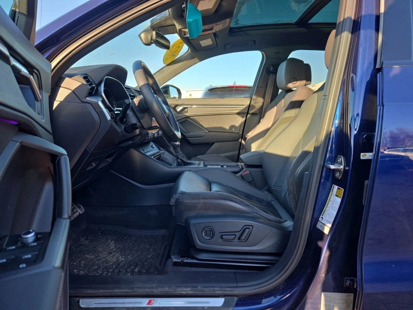 Audi Q3 Technik* S-line* Distronic* CarPlay* Keyless* Пано, снимка 6 - Автомобили и джипове - 53947807