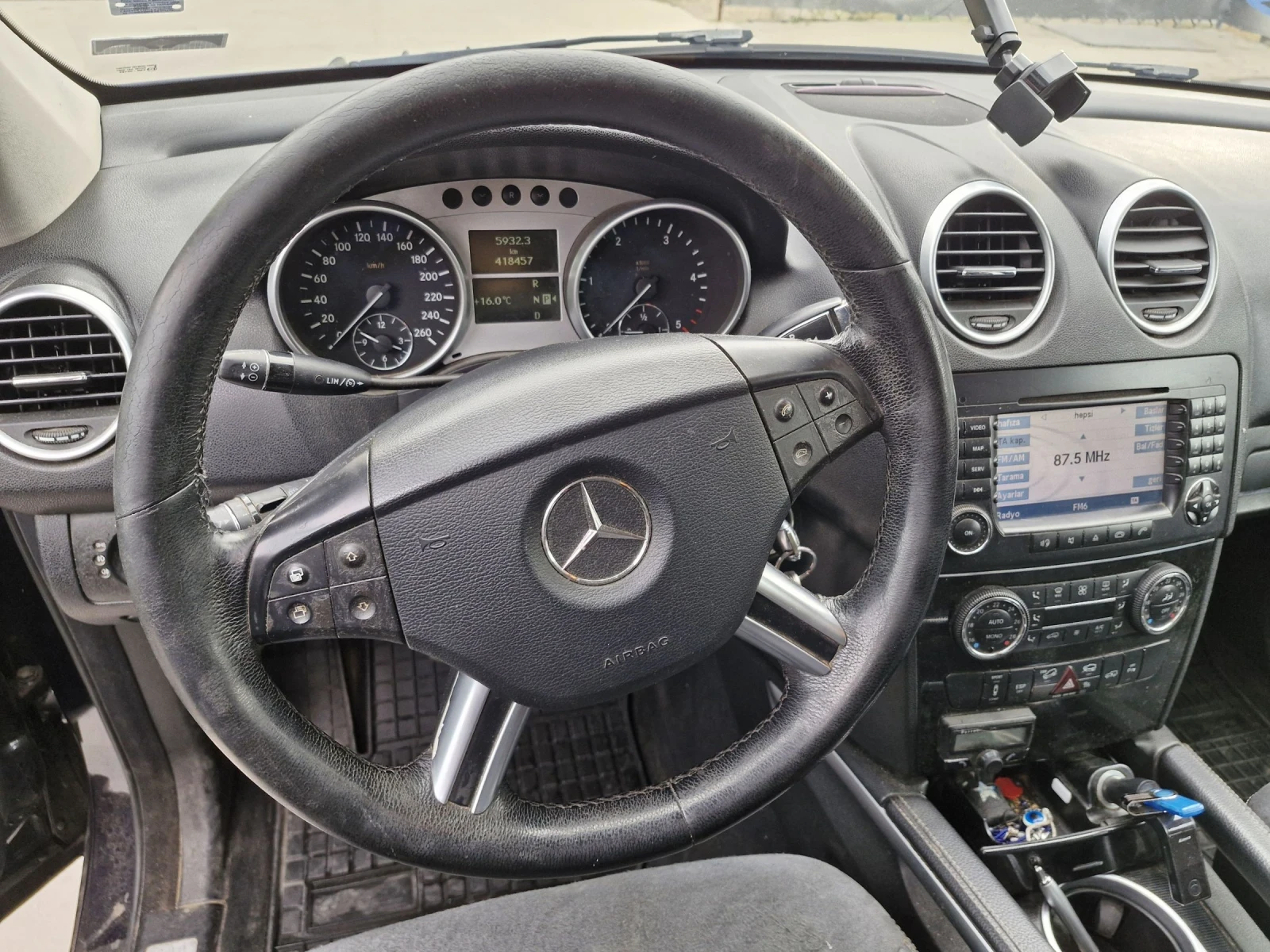 Mercedes-Benz ML 320, снимка 7 - Автомобили и джипове - 54313770