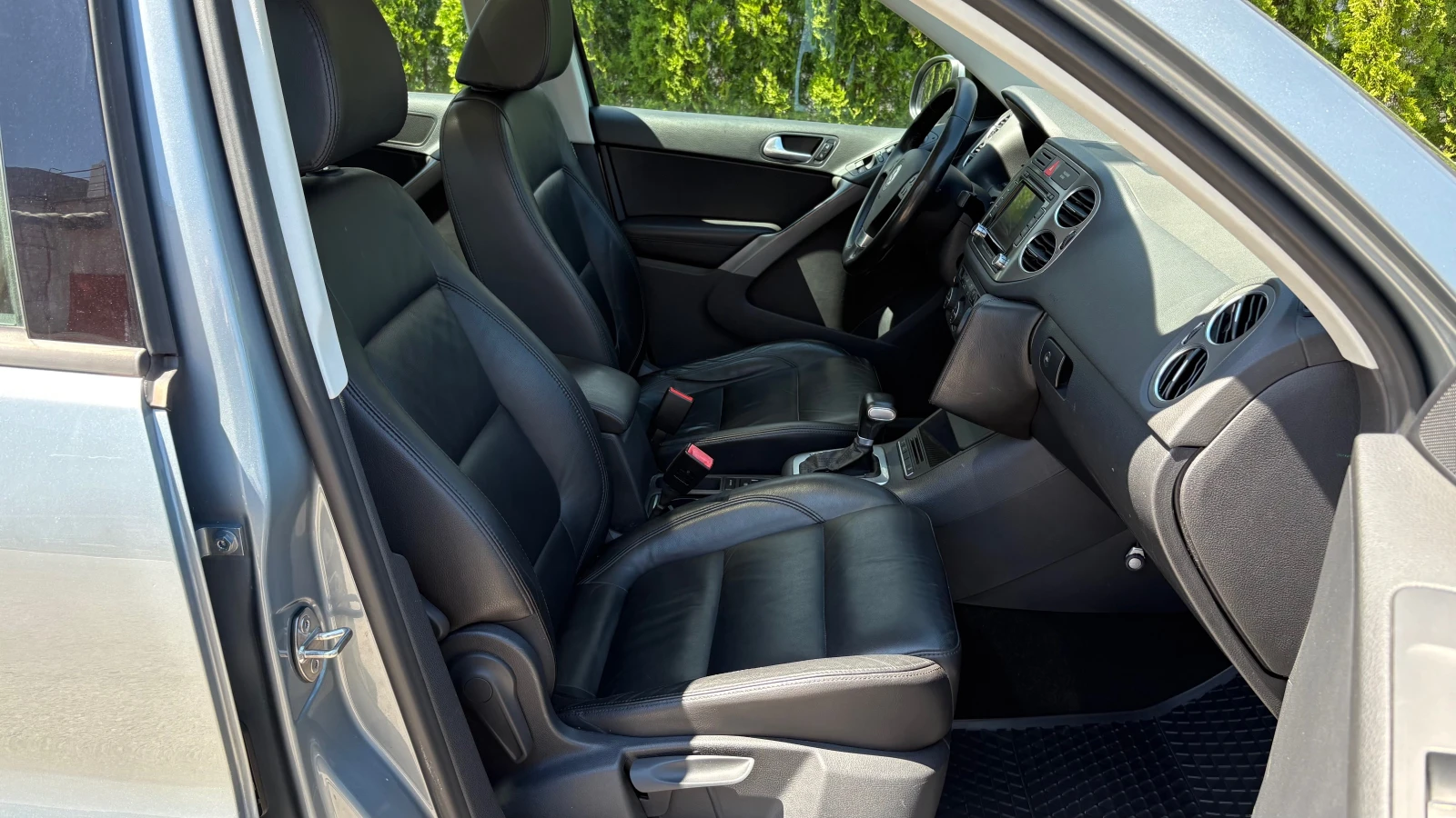VW Tiguan NAVI-КАМЕРА, снимка 10 - Автомобили и джипове - 54600415
