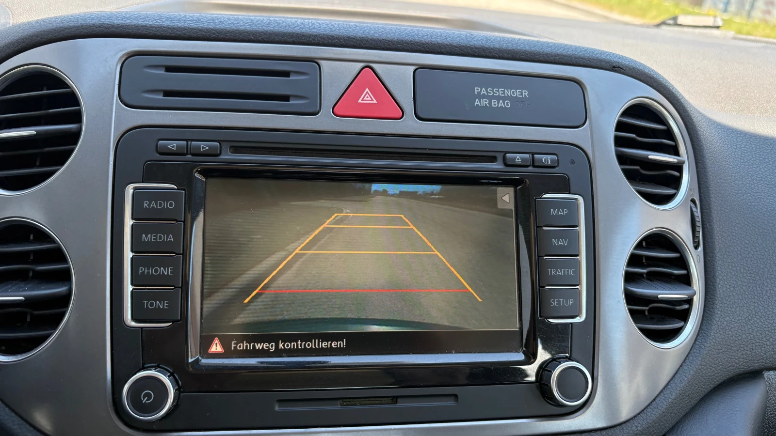 VW Tiguan NAVI-КАМЕРА, снимка 13 - Автомобили и джипове - 54600415