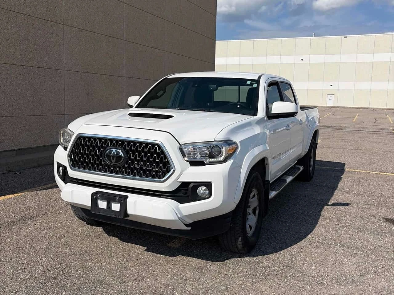 Toyota Tacoma * SR5 * ПОДГРЕВИ* КАМЕРА* ОТОРИЗИРАН ПРДАВАЧ* 