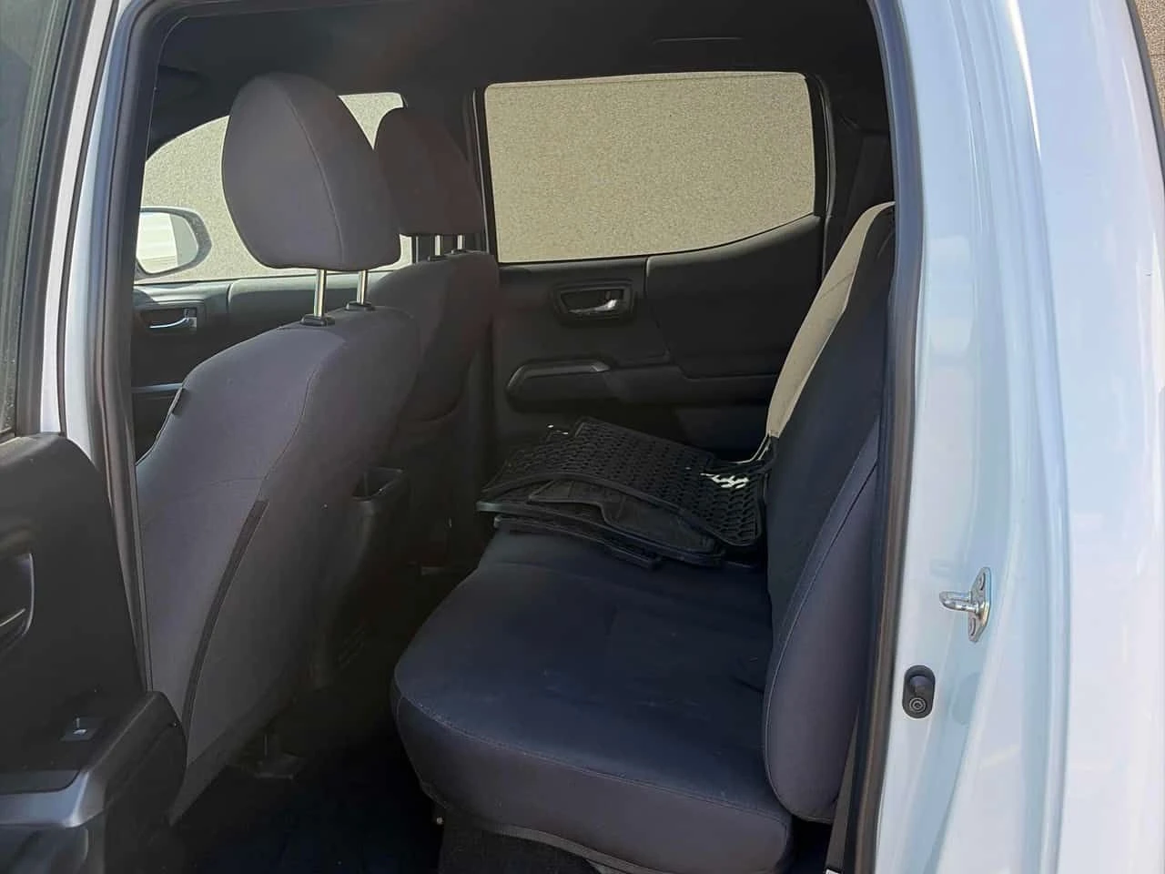 Toyota Tacoma * SR5 * ПОДГРЕВИ* КАМЕРА* ОТОРИЗИРАН ПРДАВАЧ* , снимка 11 - Автомобили и джипове - 55688931