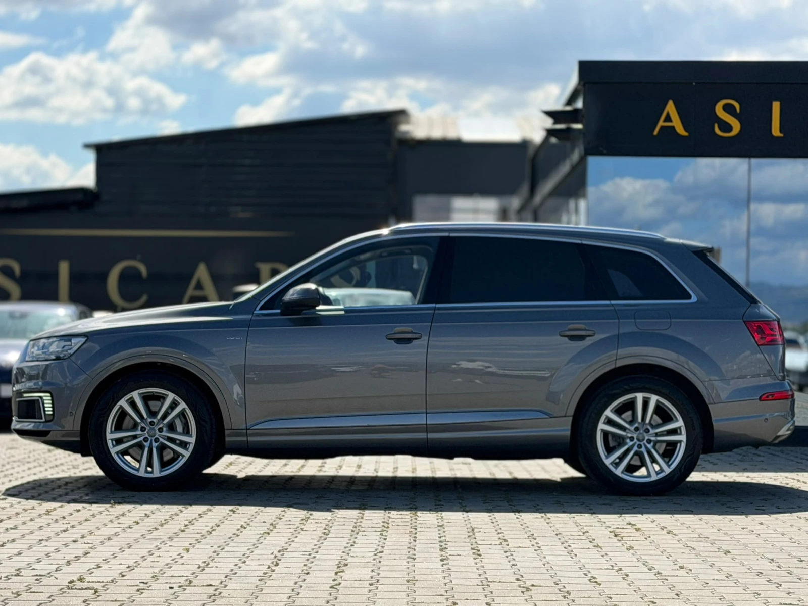Audi Q7 / E-TRON / 374 HP / PREMIUM EDITION / BOSE / , снимка 2 - Автомобили и джипове - 56258948