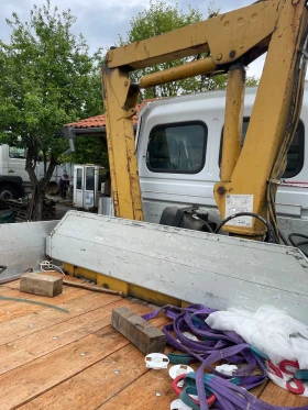 Renault R Бус с кран, снимка 4