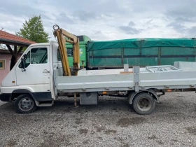 Renault R Бус с кран, снимка 1