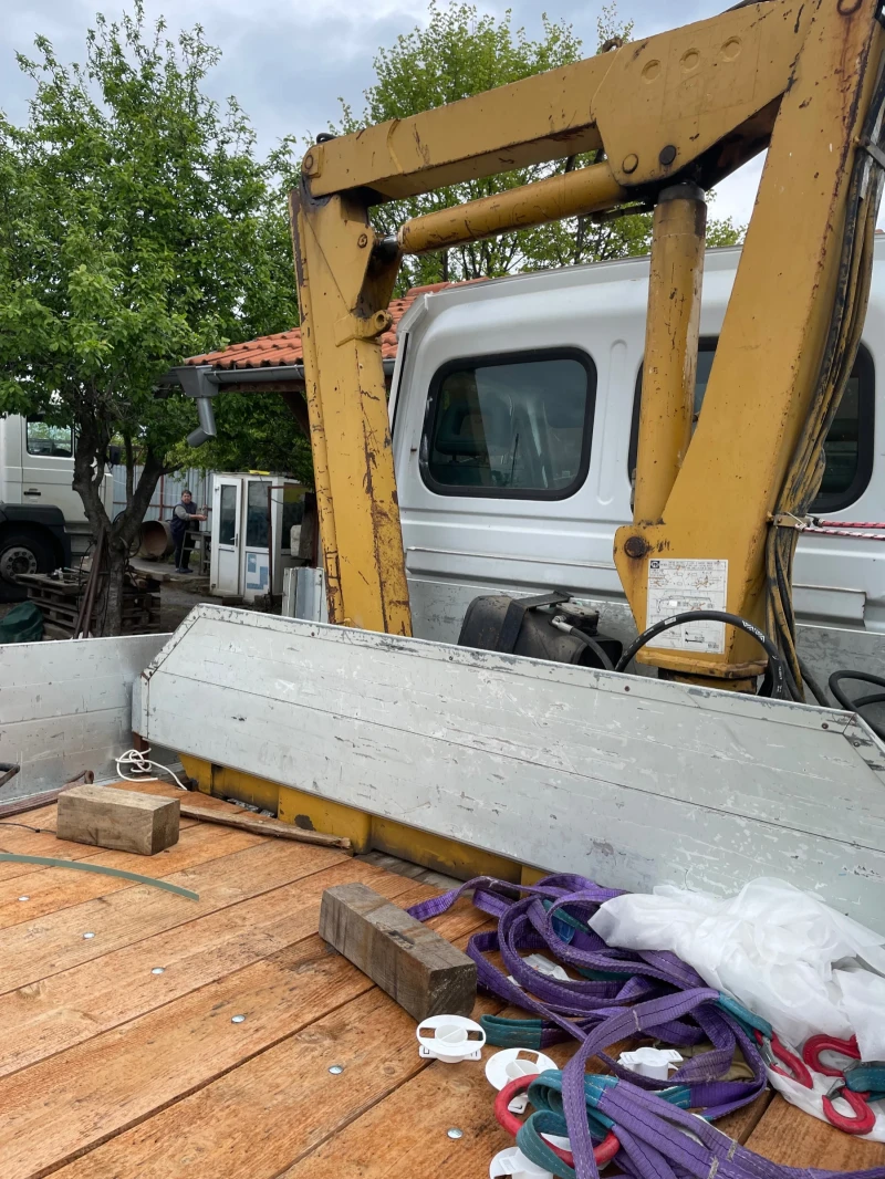 Renault R Бус с кран, снимка 4 - Бусове и автобуси - 51522787