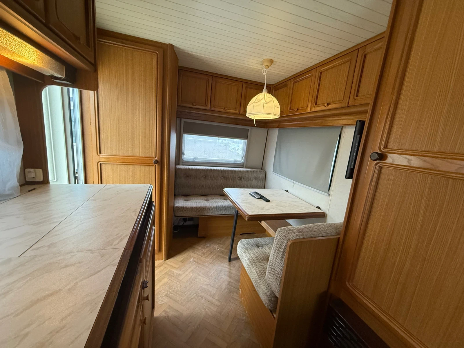 Каравана Hobby DeLux, снимка 13 - Каравани и кемпери - 54002948