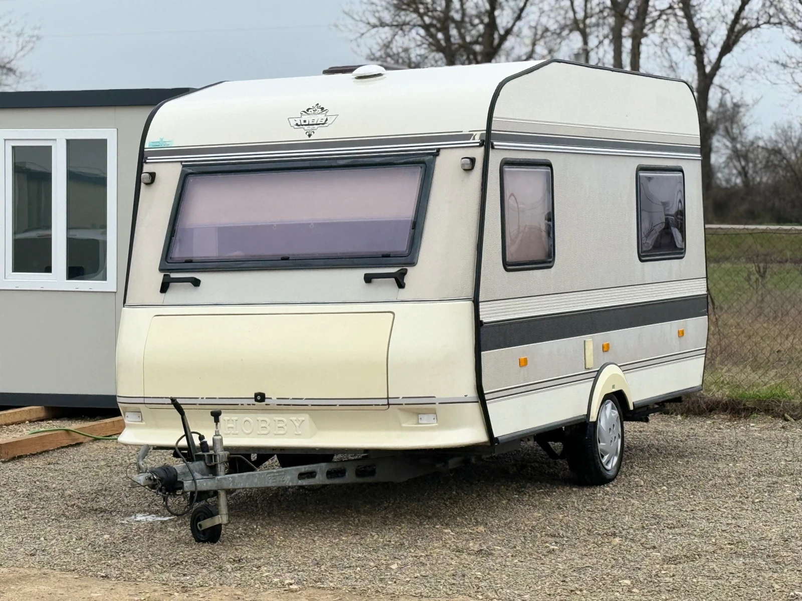 Каравана Hobby DeLux, снимка 3 - Каравани и кемпери - 54002948