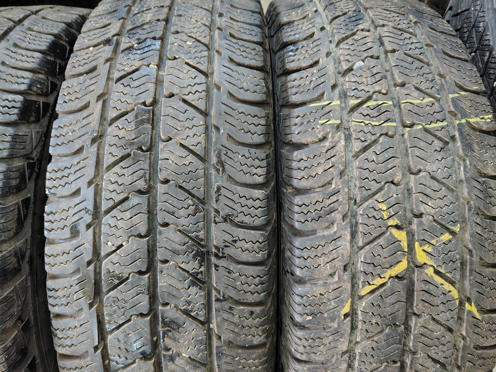 Гуми Зимни 205/75R16, снимка 4 - Гуми и джанти - 54088656