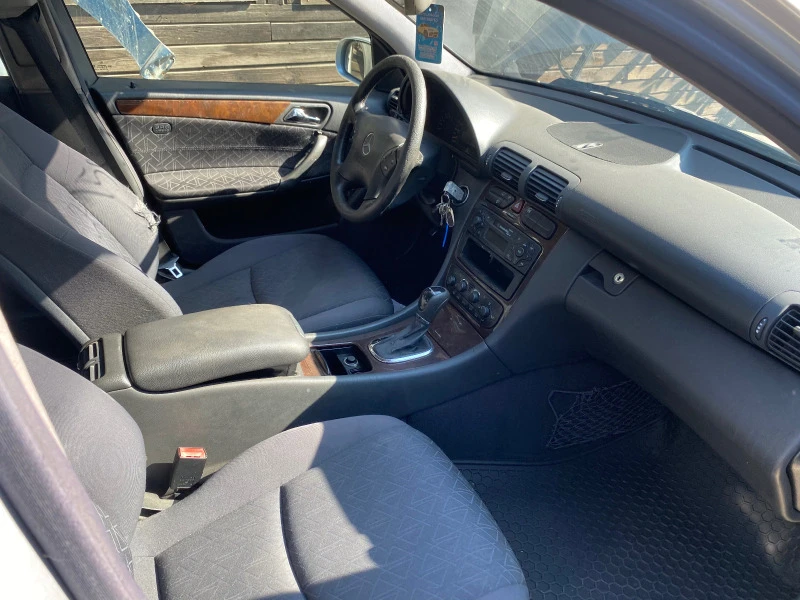 Mercedes-Benz C 220 2.2 cdi 143 к.с. Автоматик , снимка 10 - Автомобили и джипове - 44157142