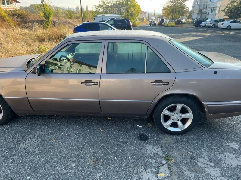 Mercedes-Benz E 250 W124, снимка 3 - Автомобили и джипове - 47716340