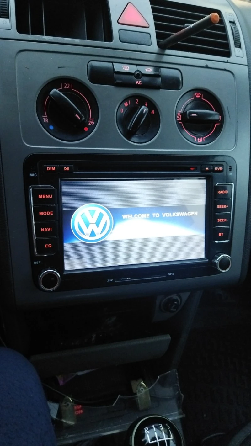 VW Touran, снимка 10 - Автомобили и джипове - 48306061