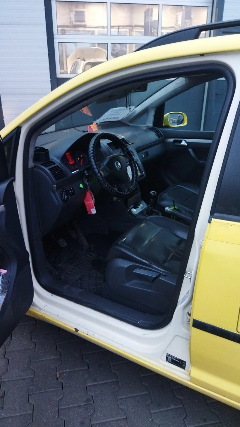 VW Touran, снимка 5 - Автомобили и джипове - 48306061