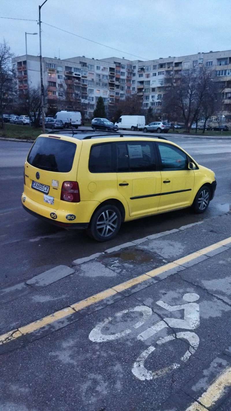 VW Touran, снимка 2 - Автомобили и джипове - 48306061