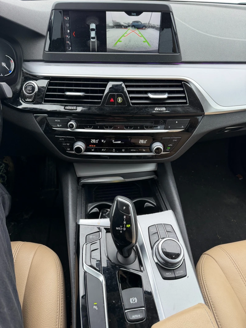 BMW 520 D AVTOMAT/NAVI EURO 6, снимка 14 - Автомобили и джипове - 53179436