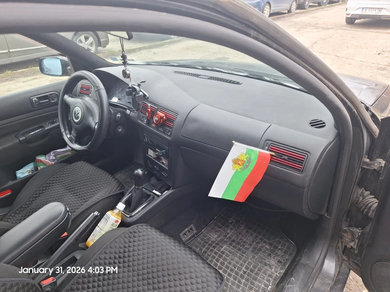 VW Golf 4 1.8i, снимка 6 - Автомобили и джипове - 53296004