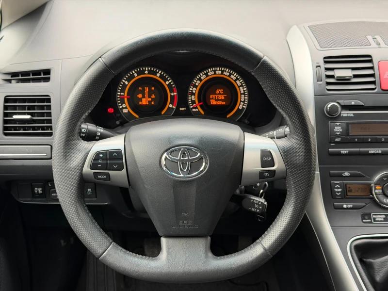 Toyota Auris 1.6i* СЪС СЕРВИЗНА ИСТОРИЯ, снимка 11 - Автомобили и джипове - 53512287