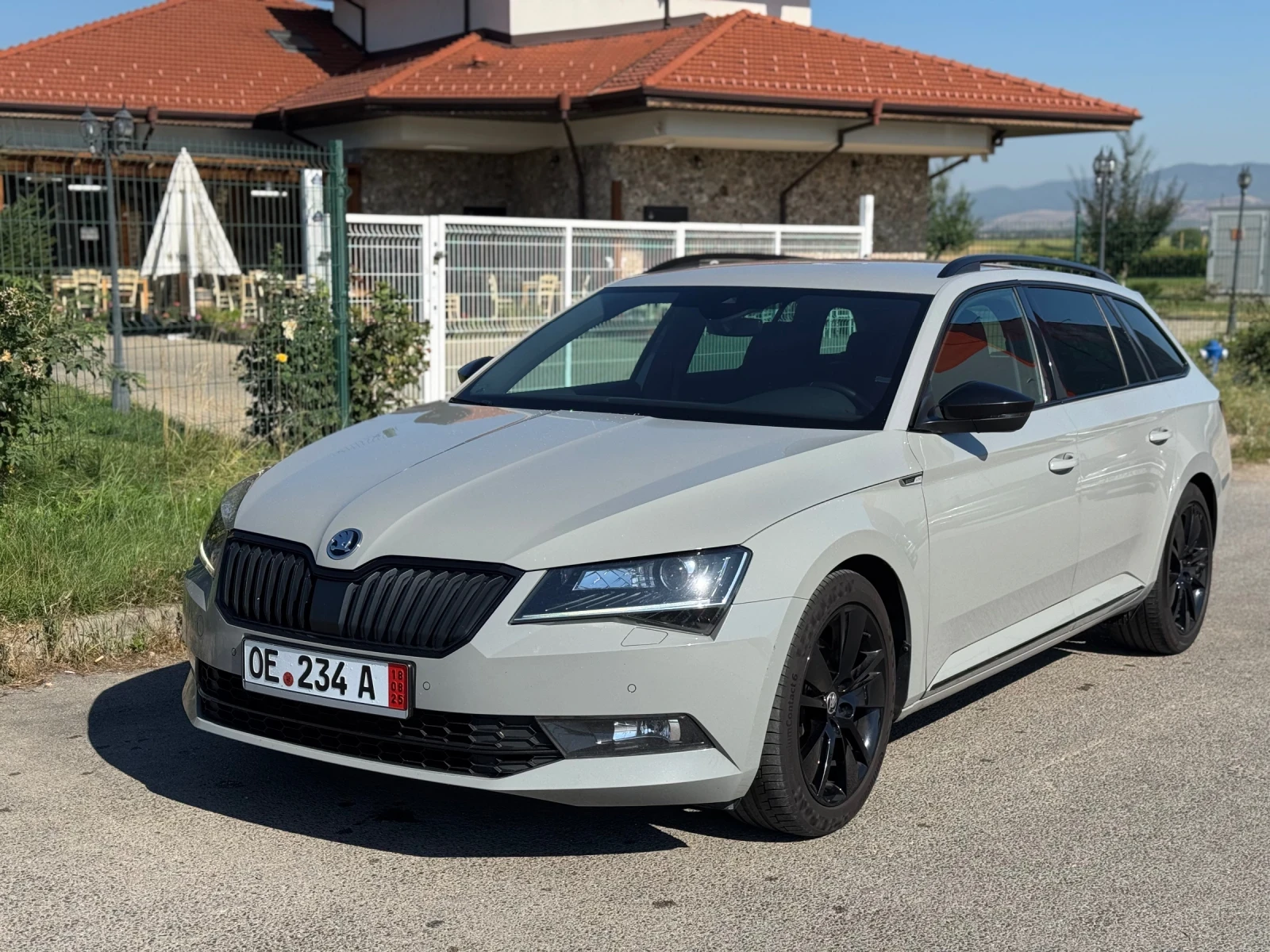 Skoda Superb 2.0TDI* Sportline* Камера* АСС* Matrix* APP* NARDO - изображение 3