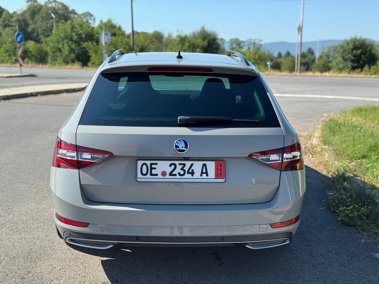 Skoda Superb 2.0TDI* Sportline* Камера* АСС* Matrix* APP* NARDO - изображение 6