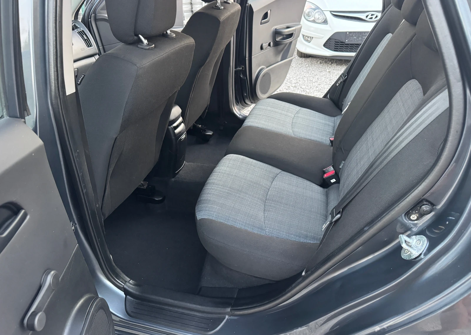 Kia Ceed 1.6i Seven 6скорости - изображение 9