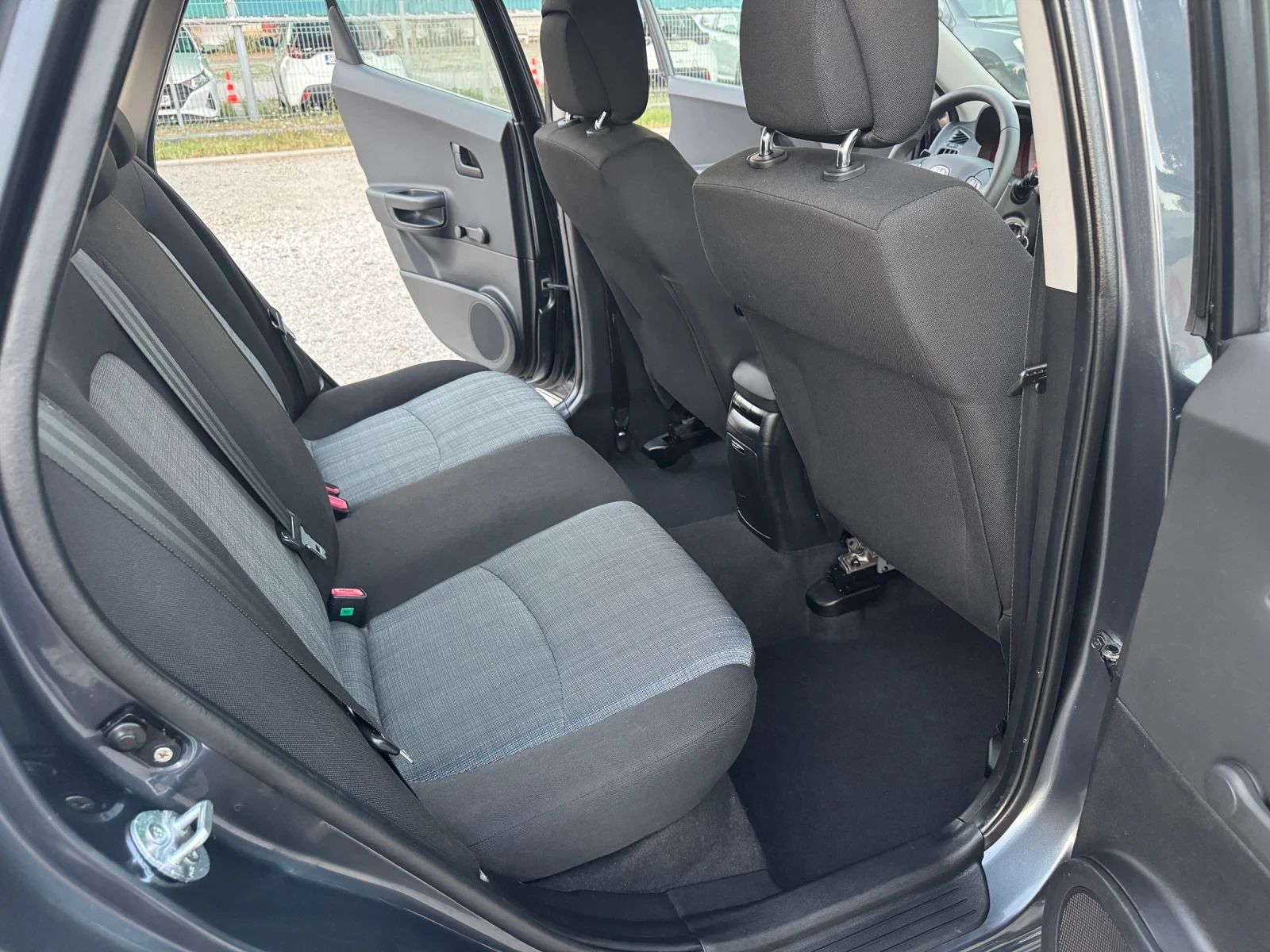 Kia Ceed 1.6i Seven 6скорости - изображение 10