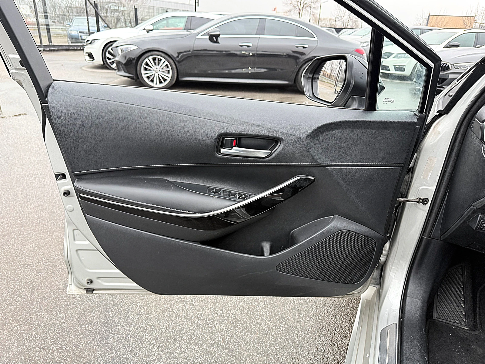 Toyota Corolla 2.0Hybrid GR-S-KAMERA-LED-XENON-DISTRONIK-ПОДГРЯВА - изображение 7