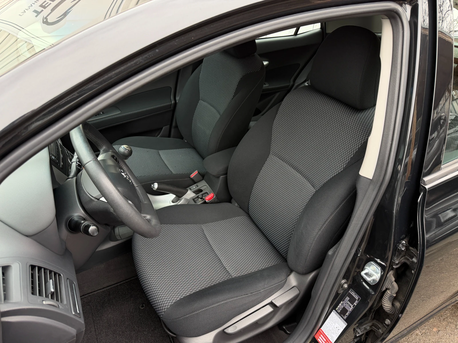 Toyota Auris 1.6i* СЪС СЕРВИЗНА ИСТОРИЯ - изображение 9