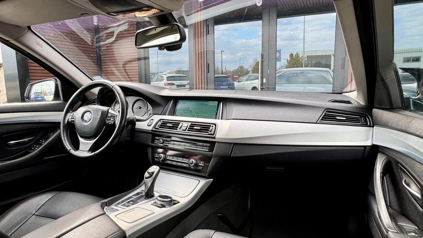 BMW 530 3.0 D M-PERFORMANCE* LUXURY LINE* Лизинг, снимка 11 - Автомобили и джипове - 54027750