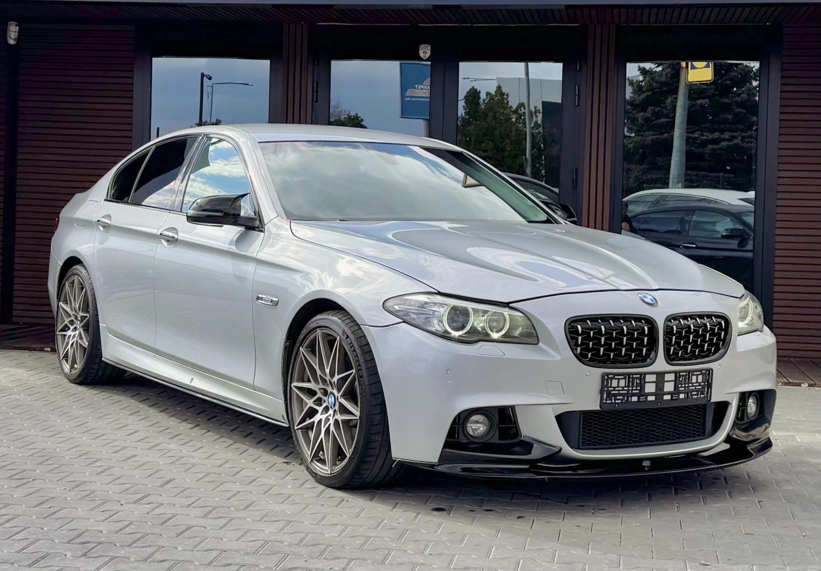 BMW 530 3.0 D M-PERFORMANCE* LUXURY LINE* Лизинг, снимка 3 - Автомобили и джипове - 54027750
