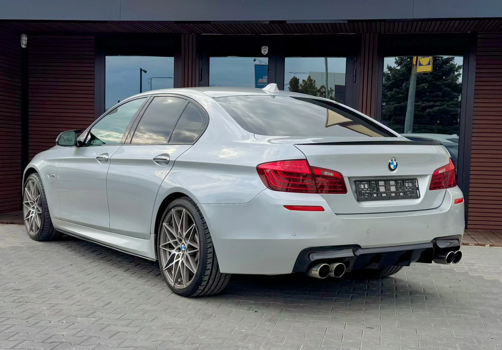 BMW 530 3.0 D M-PERFORMANCE* LUXURY LINE* Лизинг, снимка 4 - Автомобили и джипове - 54027750