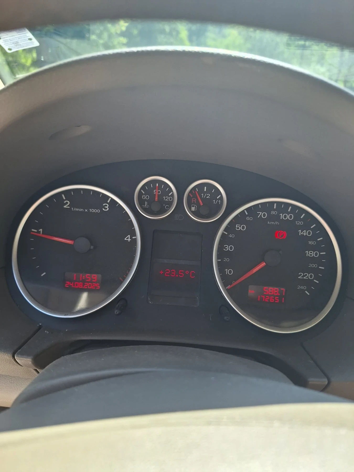 Audi A2 1.4, снимка 8 - Автомобили и джипове - 54044414