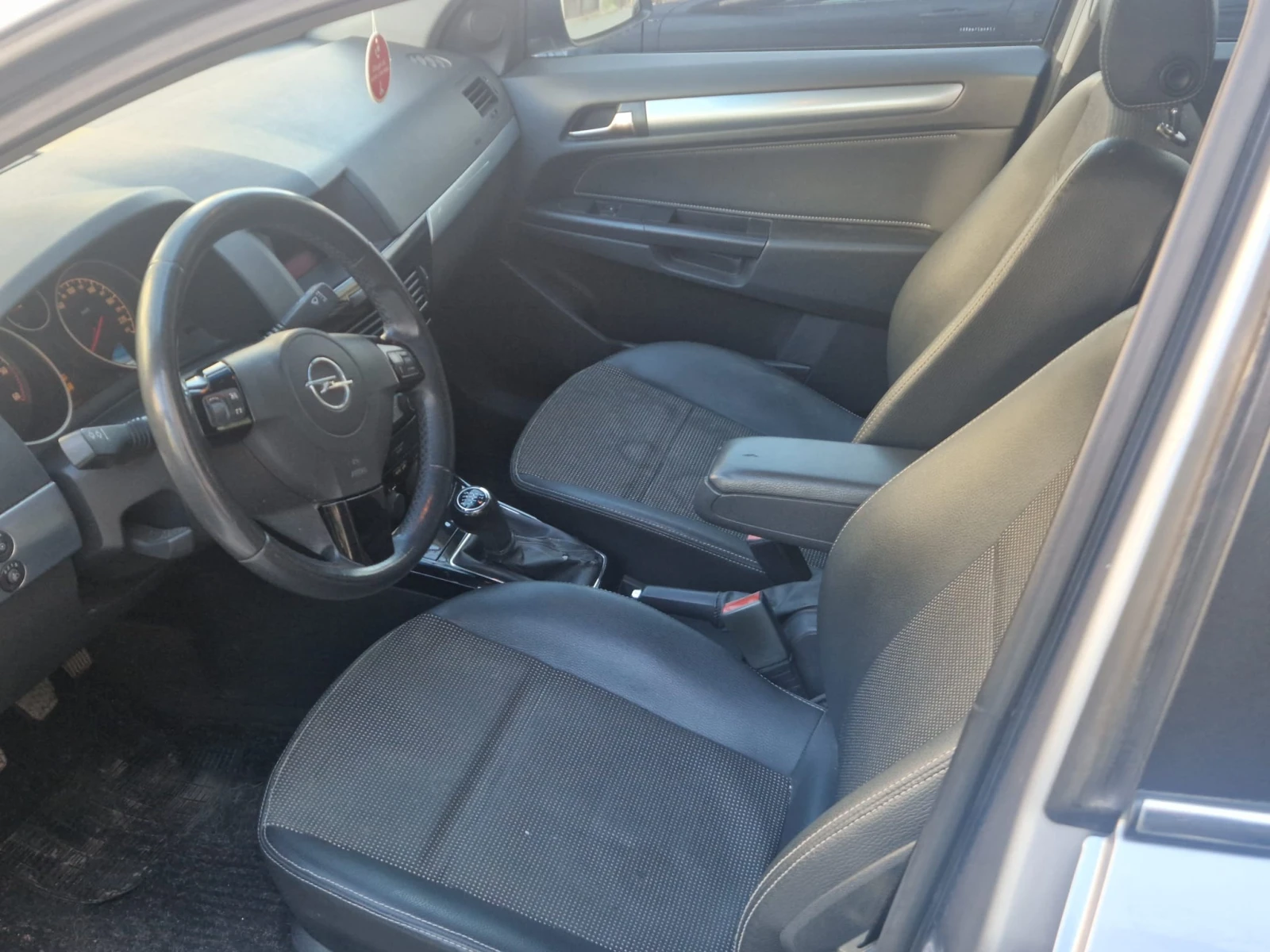 Opel Astra 1.9 CDTI, снимка 7 - Автомобили и джипове - 54414682