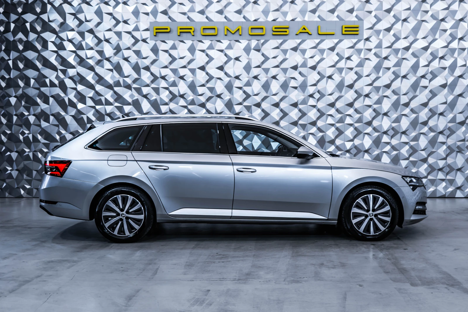 Skoda Superb 2.0 TDI * LED* DSG* Подгрев, снимка 6 - Автомобили и джипове - 54820000